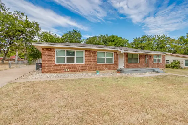 1208 Warden Street, Benbrook, TX 76126