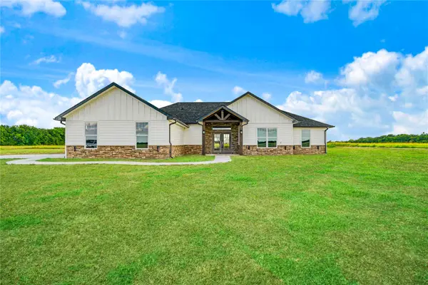 451 County Road 26850, Petty, TX 75470
