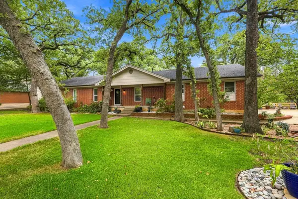 307 Shadow Lane, Euless, TX 76039