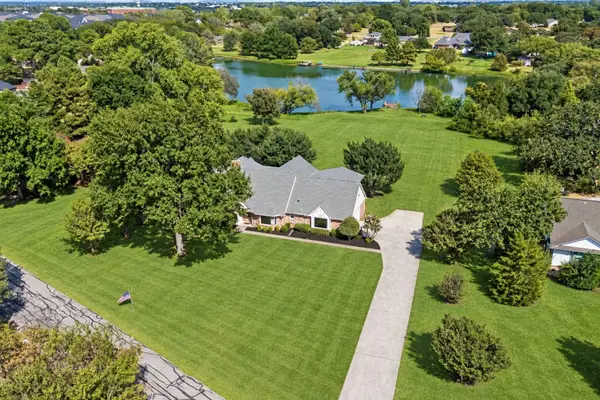 131 Oak Grove Circle, Double Oak, TX 75077
