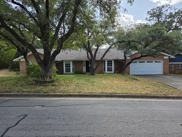 5728 Rockhill Road, Fort Worth, TX 76112