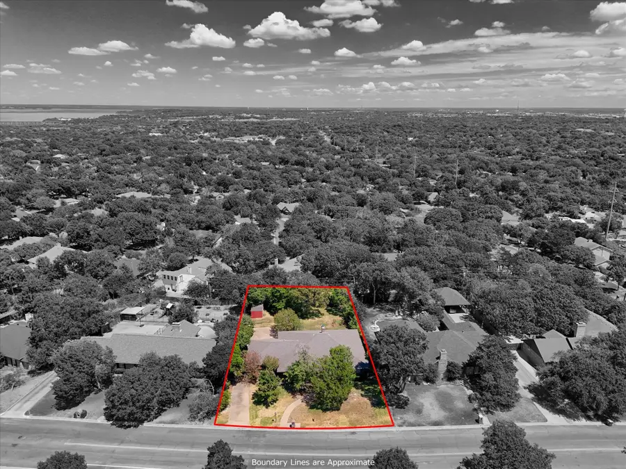 705 Poage Drive, Woodway, TX 76712 - #2