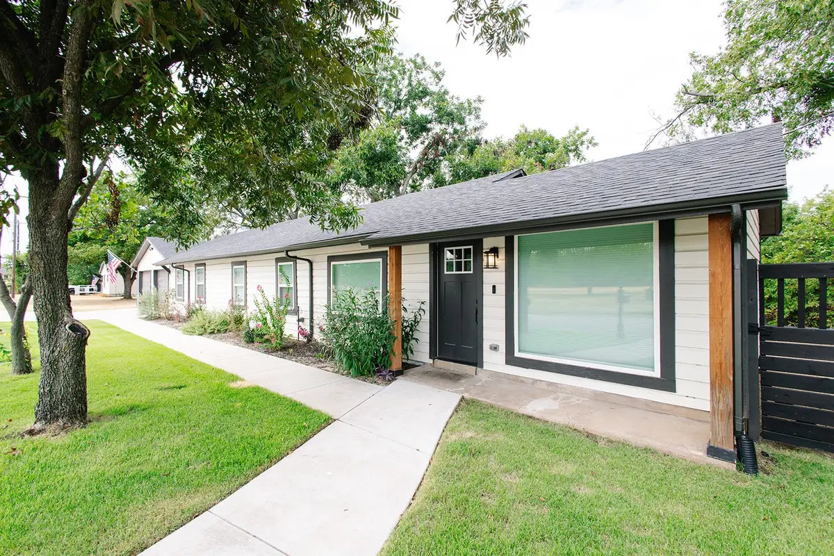 104 S Hawthorne Street, Granbury, TX 76048 - #1