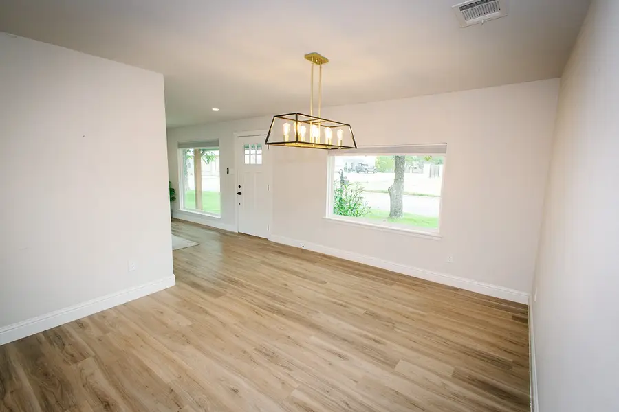 104 S Hawthorne Street, Granbury, TX 76048 - #2