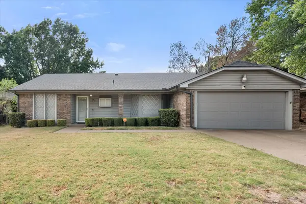 729 NW Charlyne Drive, Burleson, TX 76028
