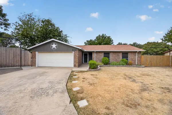 554 Taos Court, Saginaw, TX 76179