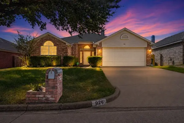 926 Wintercrest Court, Arlington, TX 76017