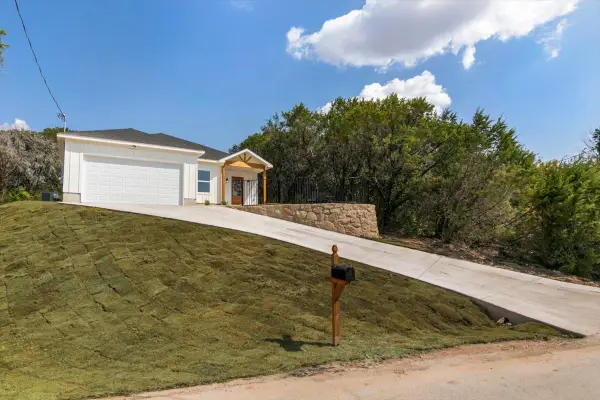 1001 Apache Ridge Road, Granbury, TX 76048