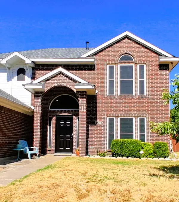 4503 Queenswood Drive, Grand Prairie, TX 75052