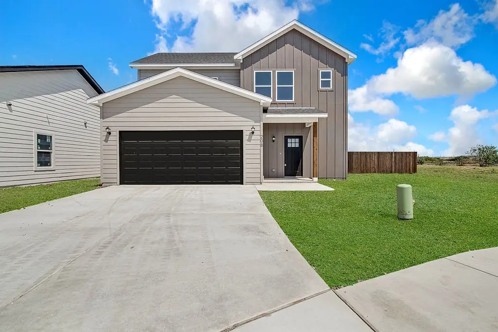 208 Marble Creek Drive, Fort Worth, TX 76131 - #1