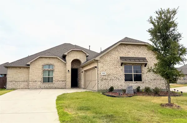 1113 Whispering Hill Drive, Mansfield, TX 76063