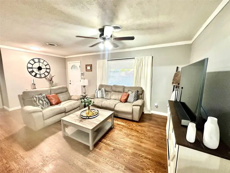 15 Page Street, Hurst, TX 76053 - #3