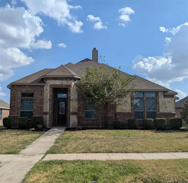408 Valley Ridge Drive, Red Oak, TX 75154