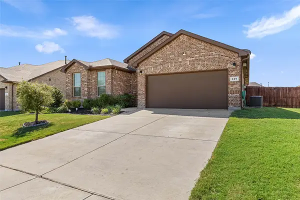 629 Dunster Lane, Saginaw, TX 76131