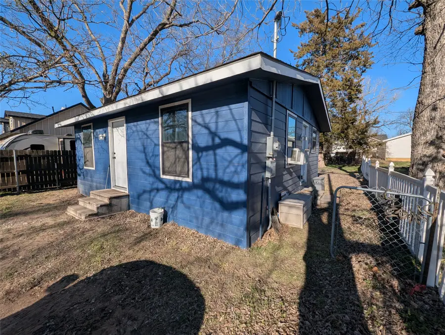 203 S Kouns Street, Cleburne, TX 76031 - #2