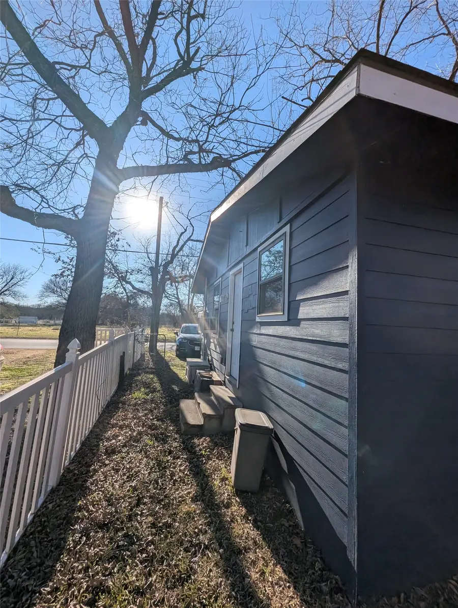 203 S Kouns Street, Cleburne, TX 76031 - #3