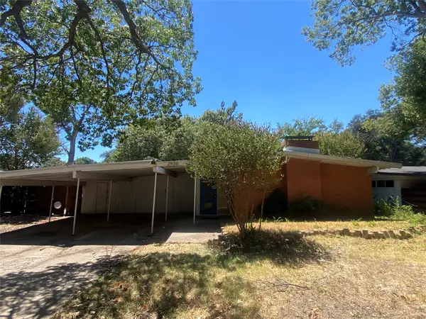 2926 Eric Lane, Farmers Branch, TX 75234