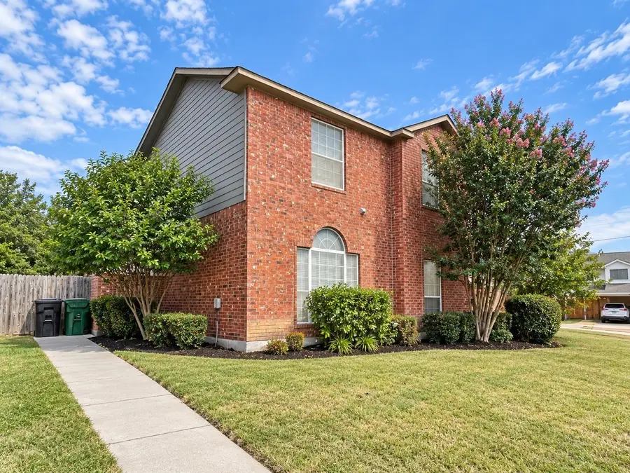 815 Valleybrooke Drive, Arlington, TX 76001 - #2