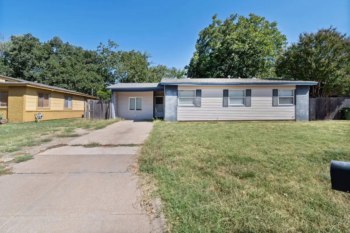 756 Thomas Avenue, Hurst, TX 76053 - #1