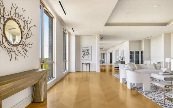 4205 Buena Vista Street #501, Dallas, TX 75205