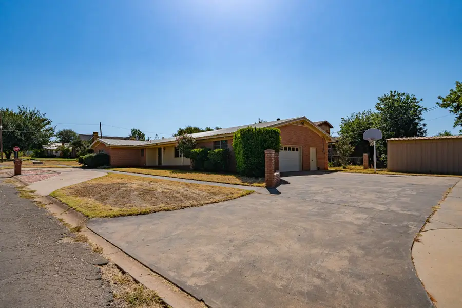 110 E Mcarthur, Rotan, TX 79546 - #2