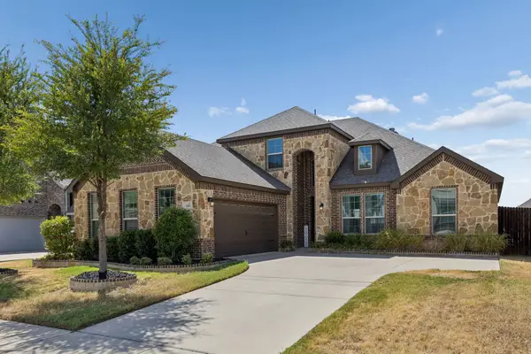 105 Bluewood Drive, Red Oak, TX 75154