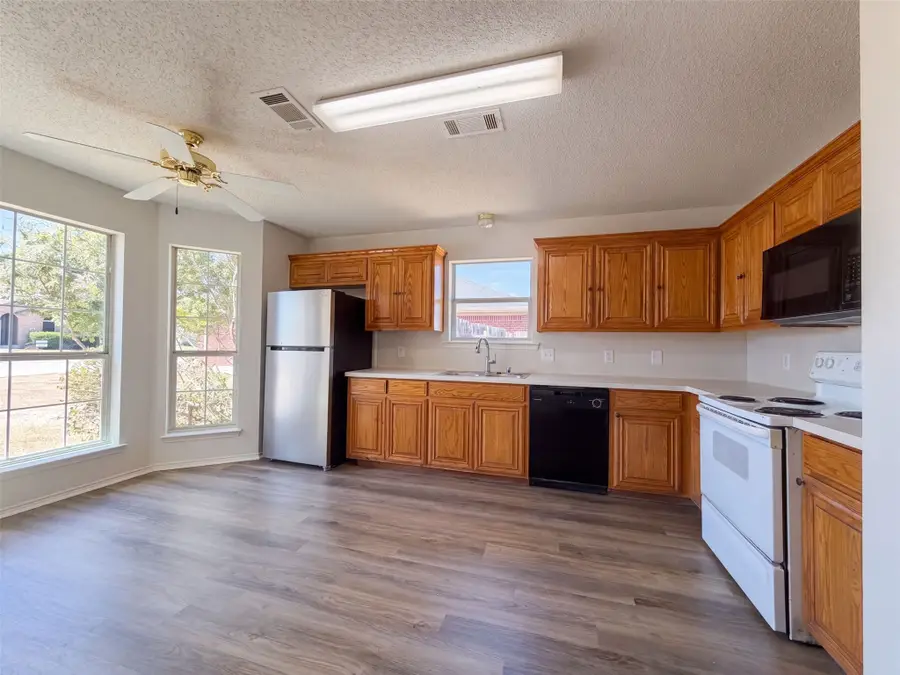 8025 Blue Duck Trail, Arlington, TX 76002 - #2
