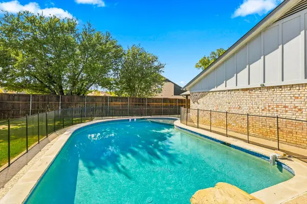 2857 Hurstview Drive, Hurst, TX 76054