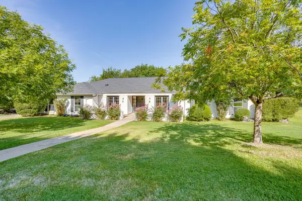 28 Bounty Road W, Benbrook, TX 76132