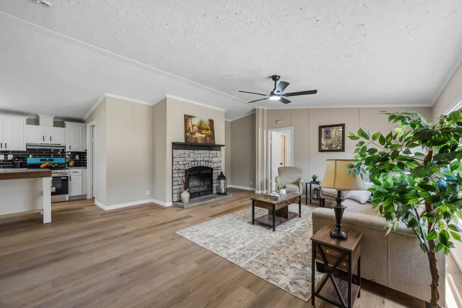 406 Hilltop Meadows Court, Springtown, TX 76082 - #3
