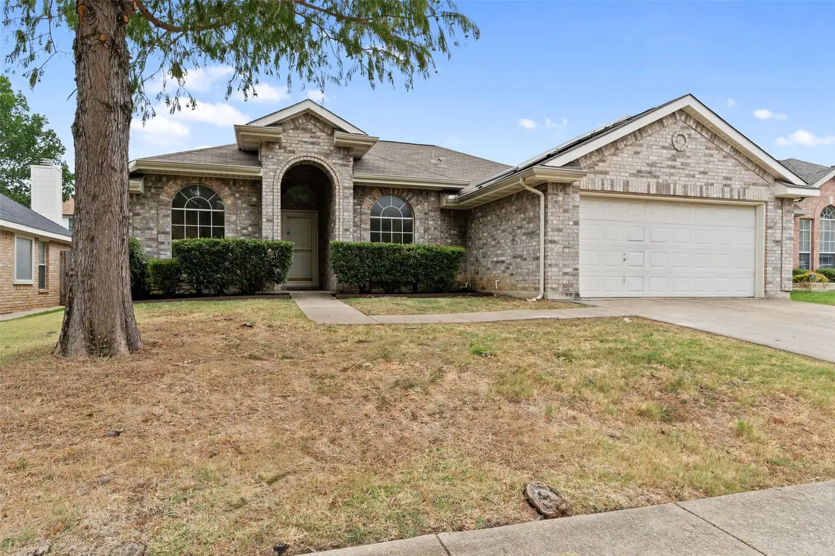 718 W Lonesome Dove Trail, Arlington, TX 76001 - #1