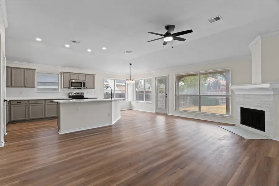 718 W Lonesome Dove Trail, Arlington, TX 76001 - #2