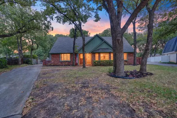 1000 Cherry Court, Hurst, TX 76053