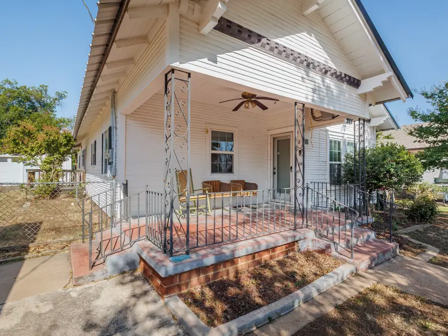 211 N Nueces Street, Coleman, TX 76834 - #2