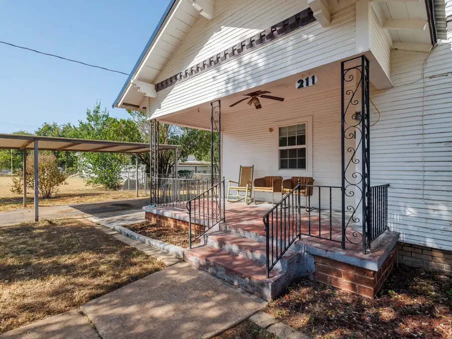 211 N Nueces Street, Coleman, TX 76834 - #3