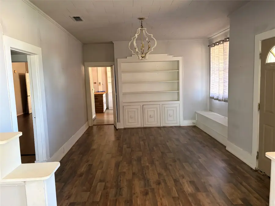 704 W Walcott Avenue, Comanche, TX 76442 - #2