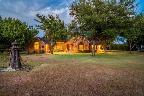 611 Combine Road, Seagoville, TX 75159