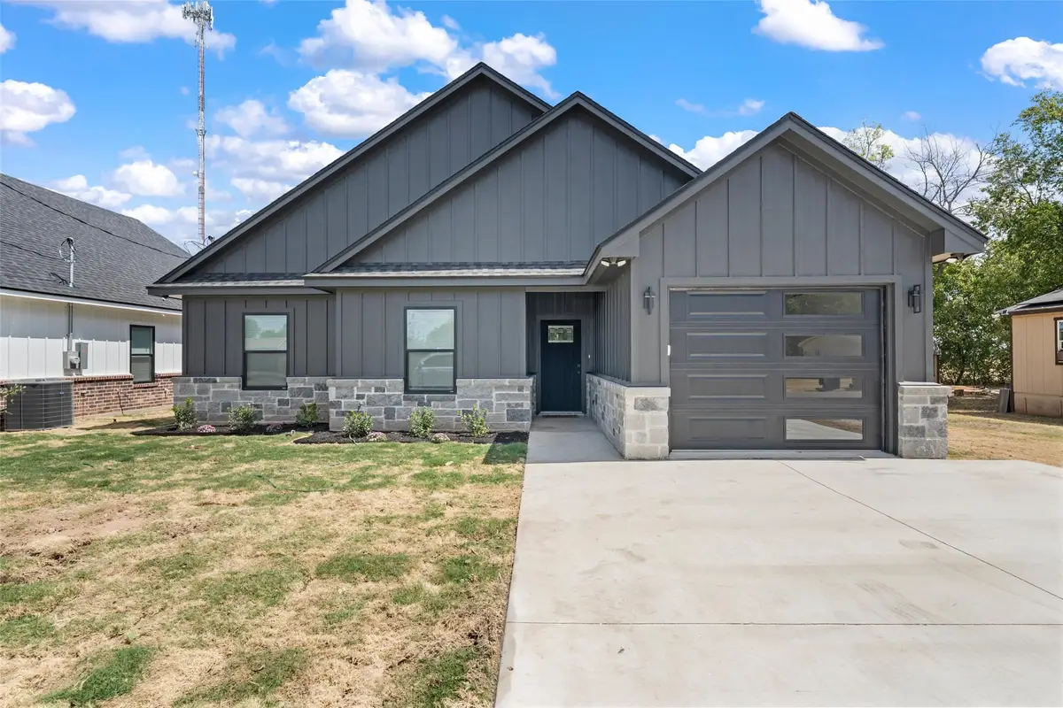 302 Johnson Street, McGregor, TX 76657 - #1