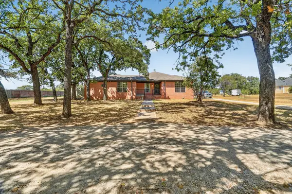 3520 Old Dennis Road, Weatherford, TX 76087