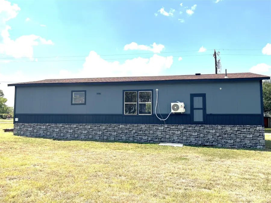 611 E Broadmore Avenue, Wills Point, TX 75169 - #2