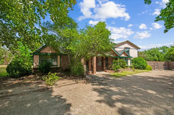135 E Pleasant Run Road, Cedar Hill, TX 75104