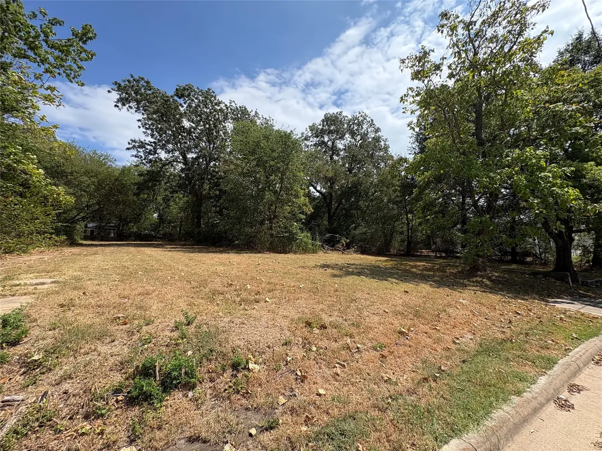 327 SW 4th, Paris, TX 75460 - #1