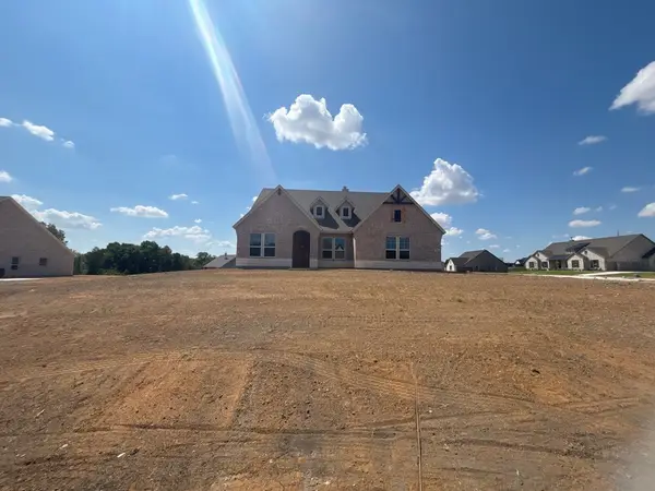 701 Deer Dale Court, Van Alstyne, TX 75495