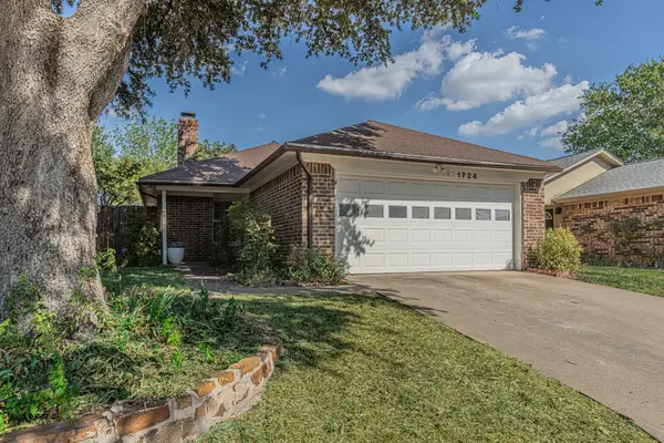 1724 Red Bud Lane, Euless, TX 76039