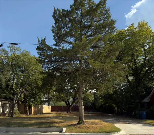 132 W College Street, Lewisville, TX 75057