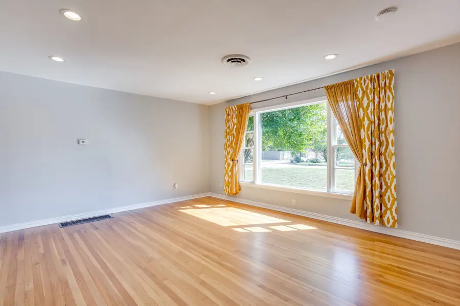 5520 Asbury Drive, River Oaks, TX 76114 - #3