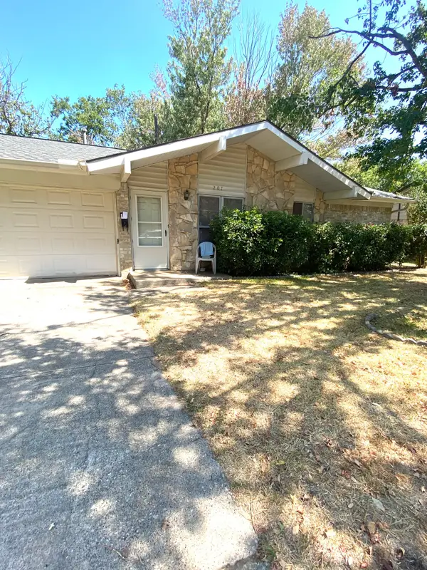 207 Centennial Drive, Lewisville, TX 75067