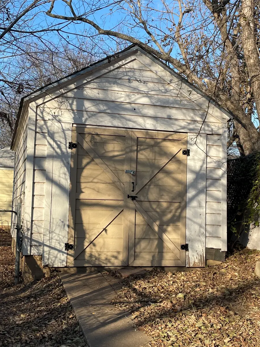 1702 NW 1st Avenue, Mineral Wells, TX 76067 - #3