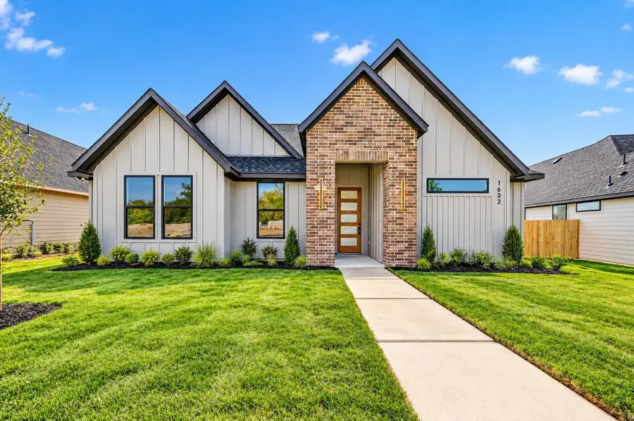1632 W Wintergreen Road, Lancaster, TX 75134 - #2