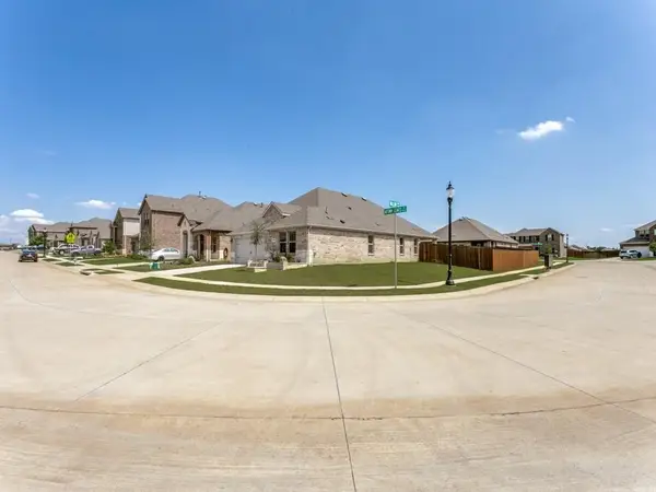 9704 Autumn Leaves Lane, Aubrey, TX 76227